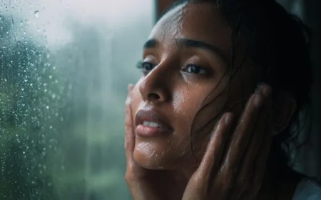 Essential Strategies for Managing Sensitive Skin During the Monsoon Season
