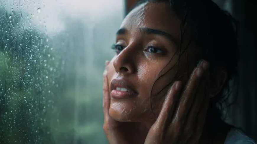 Essential Strategies for Managing Sensitive Skin During the Monsoon Season