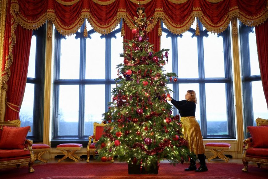 December 22 in History: First Electric Christmas Tree, World’s First Cloned Cat, and Dostoevsky’s Narrow Escape